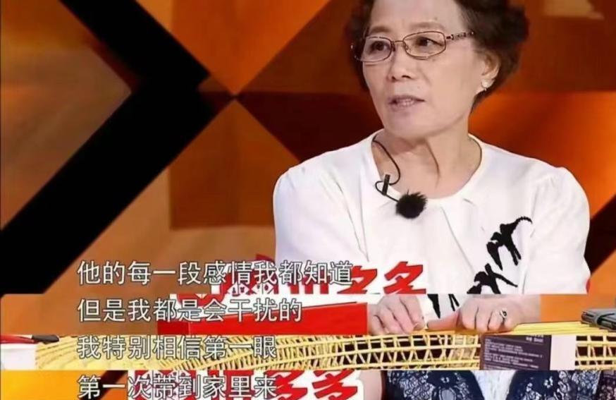 2014年，朱雨辰表示：“你知道我妈重男轻女到什么程度吗？一袋馄饨16个，本来说