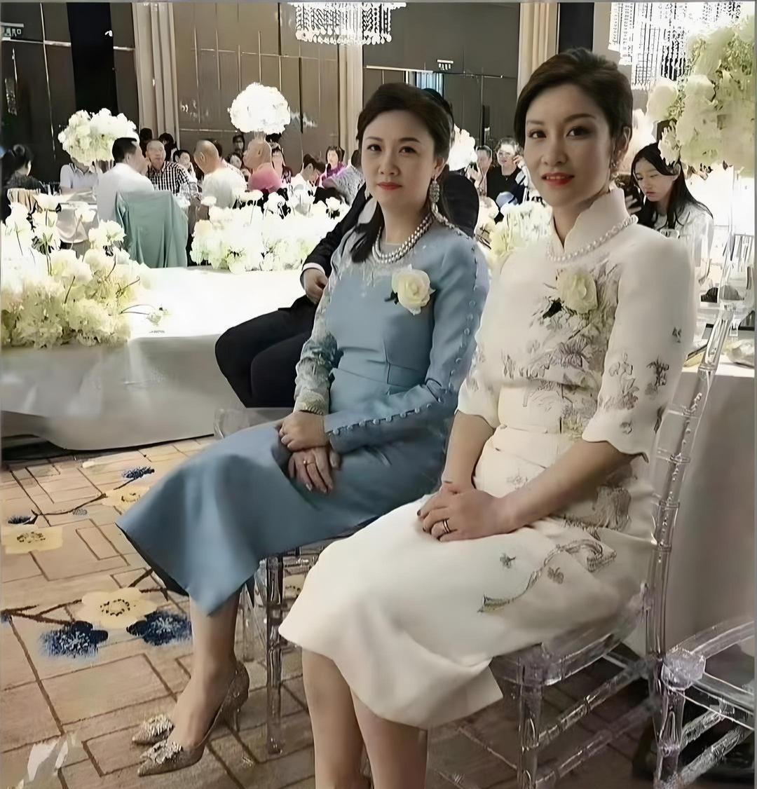 婚礼上的两亲家母这才是门当户对