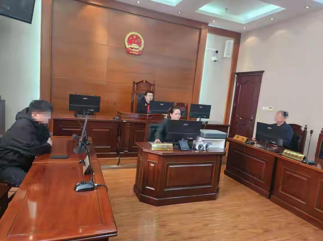 黑龙江大庆，男子怀疑儿子不是亲生，和妻子离婚后，放弃儿子抚养权。30年后，他和