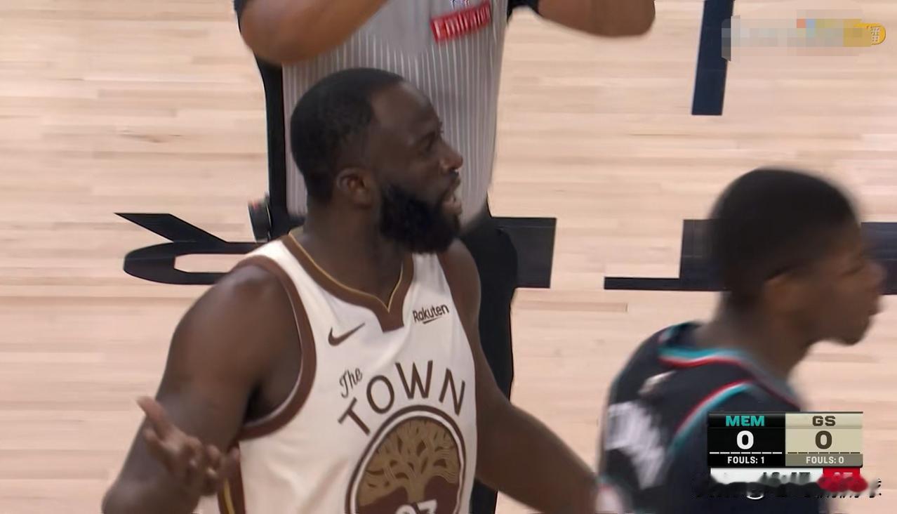 勇士恶汉追梦格林竟然化身为了一名神射手！在今天勇士主场迎战灰熊的比赛中，目前双方