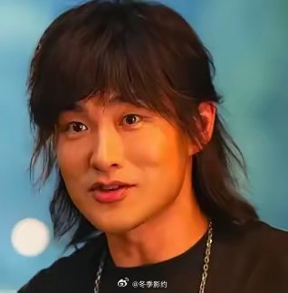 演员王彦霖说，1989年我出生在鞍山，高考时7科加起来还不到100分，北电、上戏