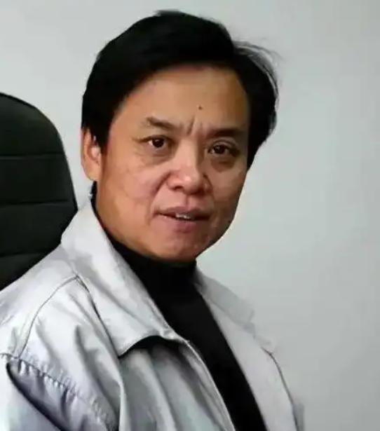 “我的生命估计活不过3个月了！”2007年，凌志军被查出肺癌晚期，同时伴脑转移，