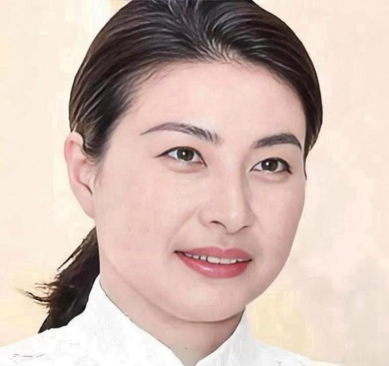 郭晶晶有过三段感情：第一段：河北保定人王克楠°，身高一米六八，可惜33...