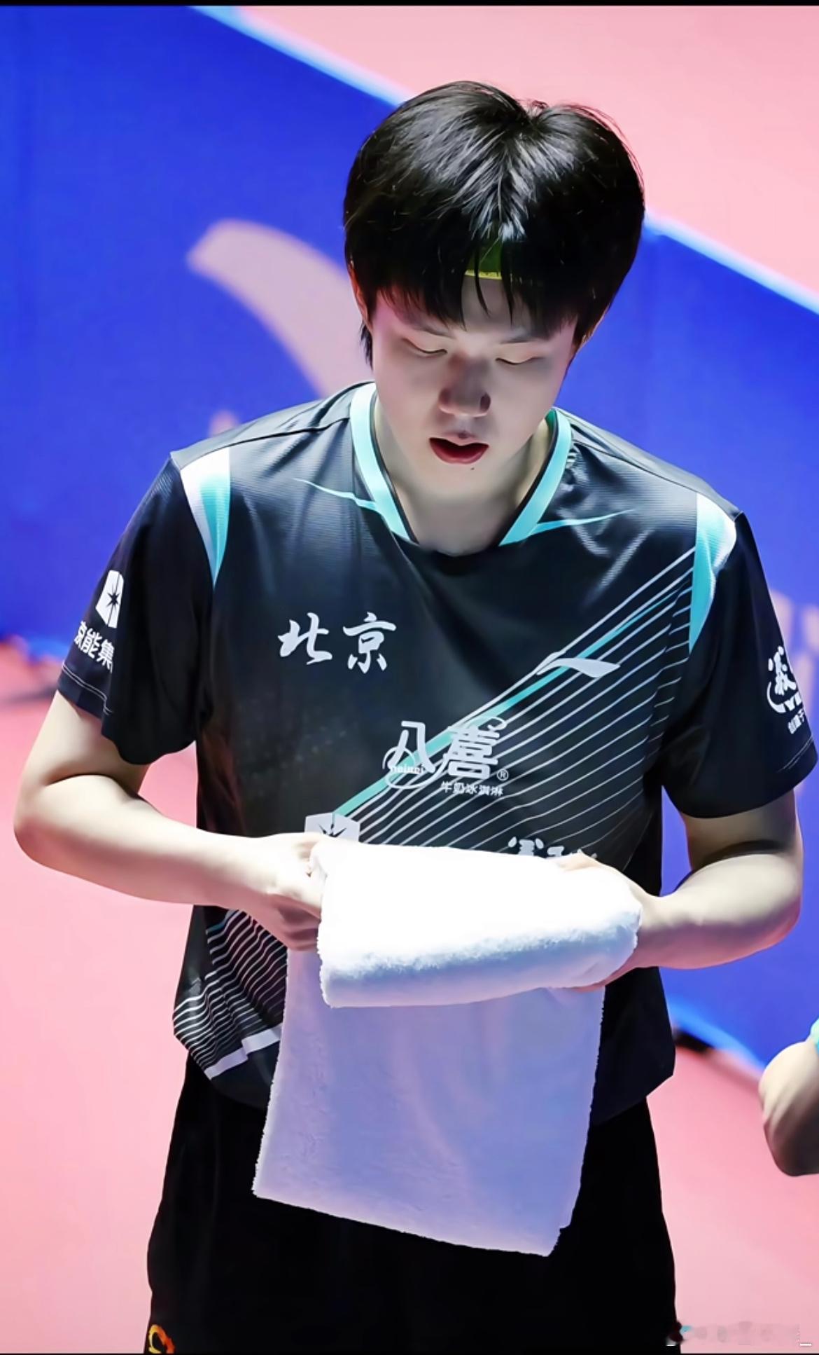 王楚钦全运会最新壁纸到了！飒飒的！帅帅的！越看越喜欢！v观全运会全运日记全民聊全