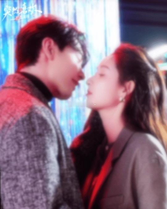 突然的喜欢定档突然的喜欢定档啦！陈星旭王玉雯男帅女美，好期待这个剧啊！甜的上头陈