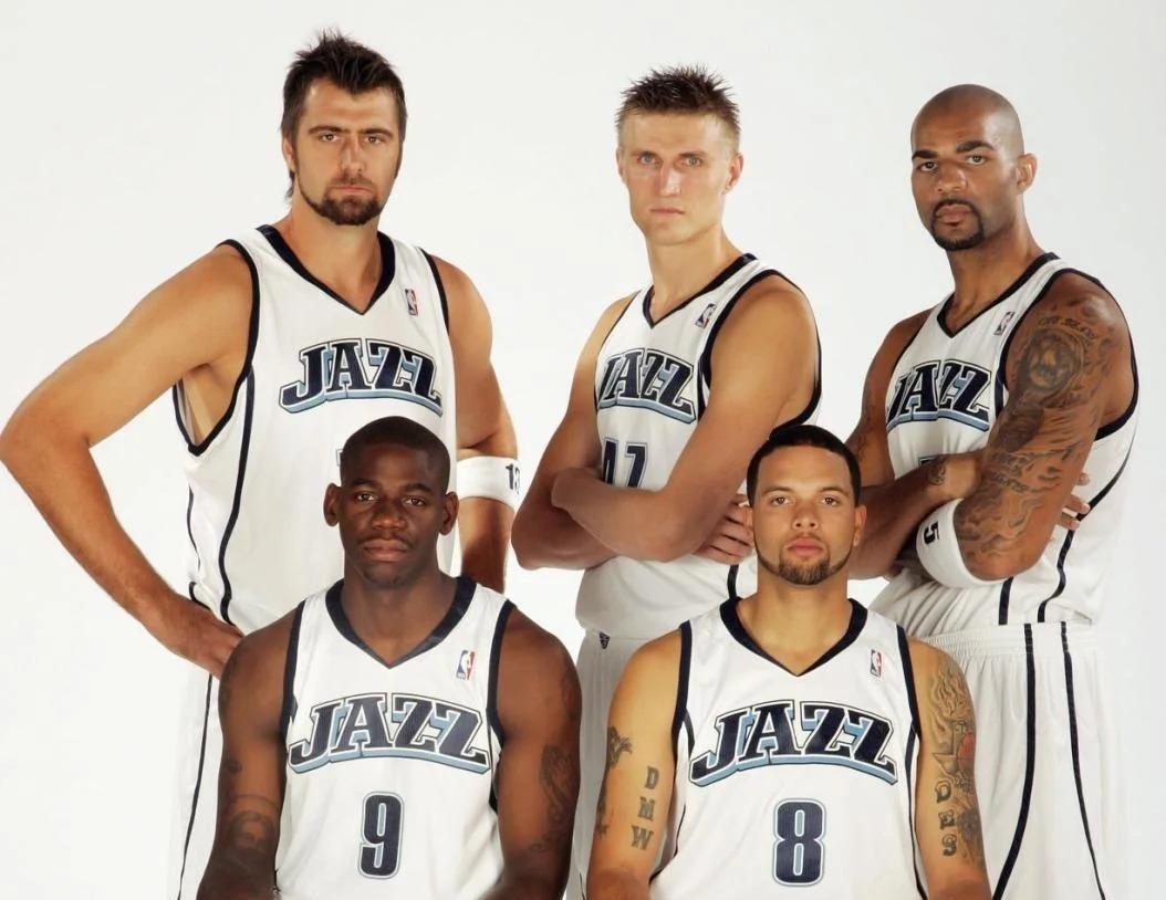 NBA老照片：还有人记得这支爵士队吗？看过姚明和麦迪打球的火箭球迷，肯定不会忘