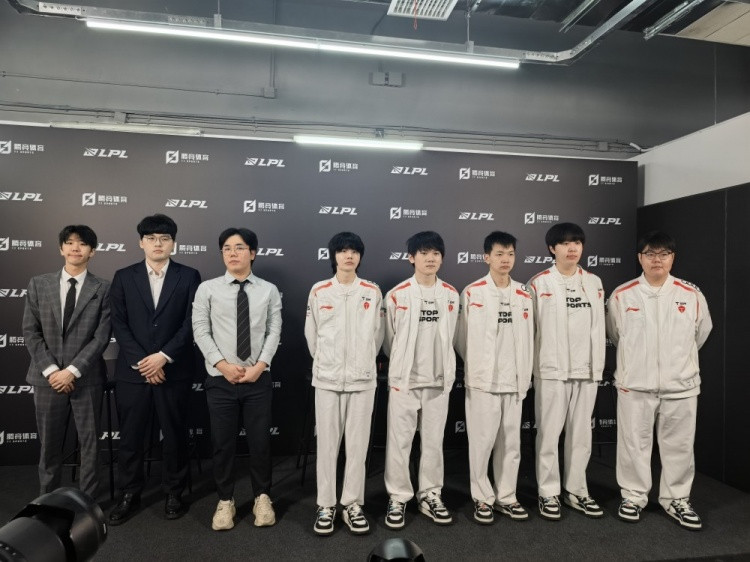 TES赛后群访 哥哥: 最后一把就算是我可能也会选机器人