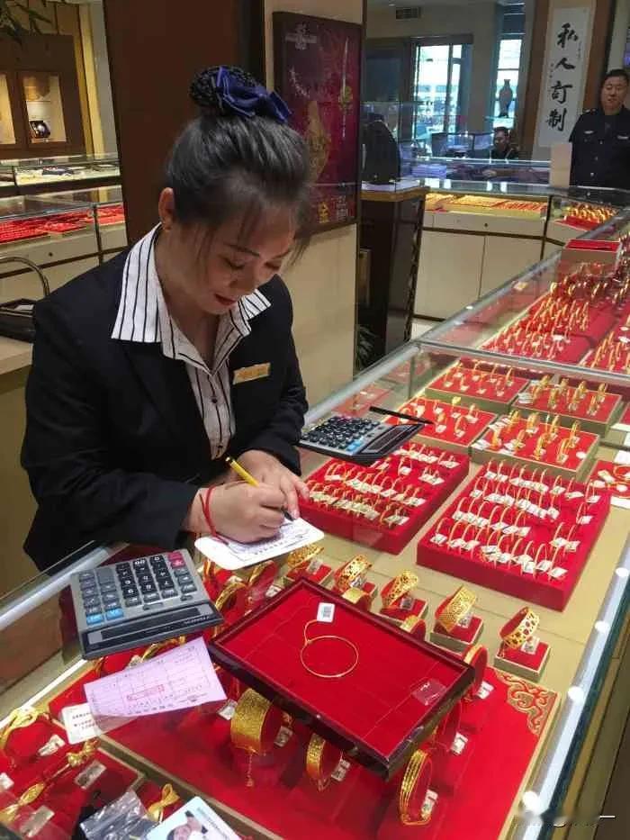 金价在二十年前120元一克，就算是在十年前，也才240块钱一克，，到2016年竟