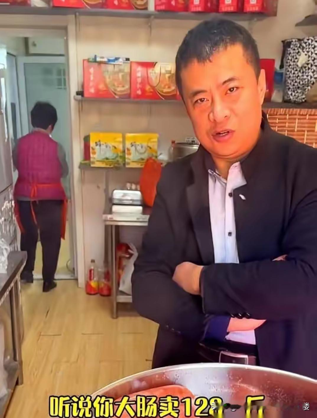 大肠哥的店关门了，一点不意外。他卖138元一斤的大肠，还嚣张放话“吃不起就别吃，