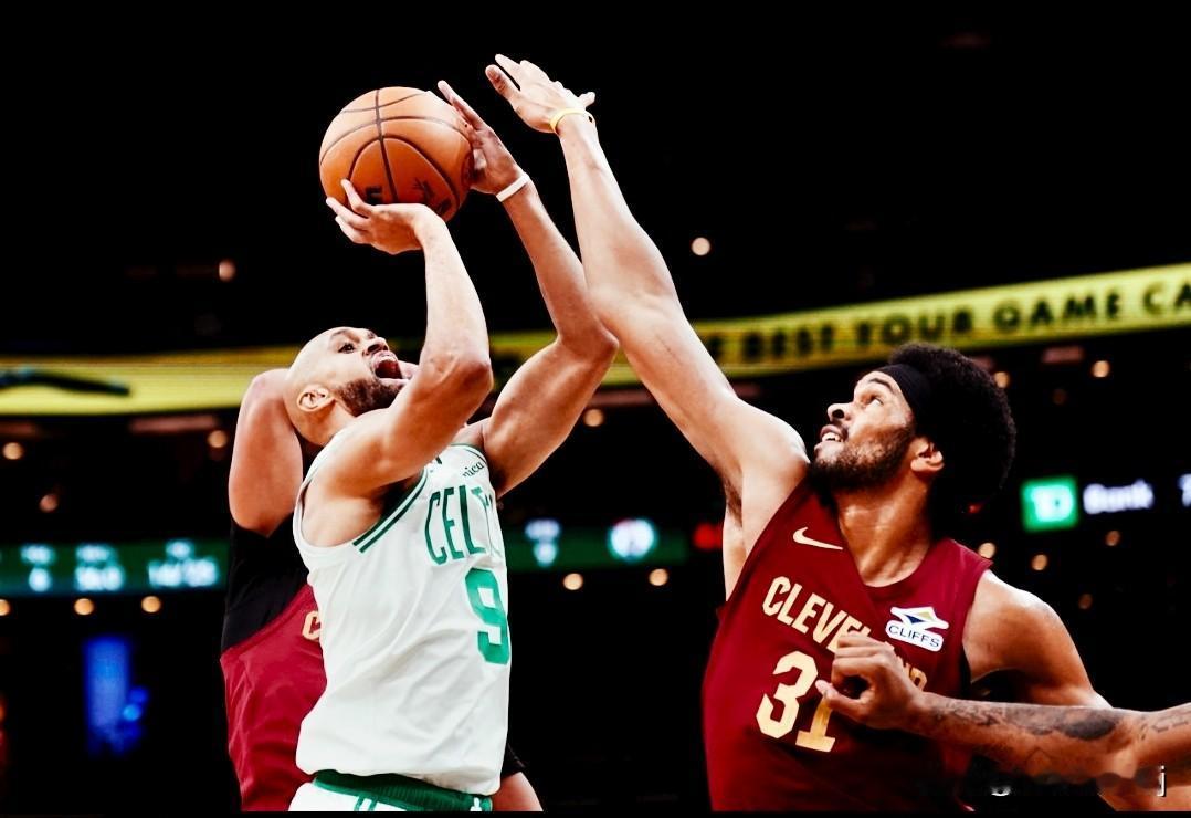 观看凯尔特人狂胜骑士20分的比赛,直观感触就是:这支缺少塔图姆的队伍,恰似曾