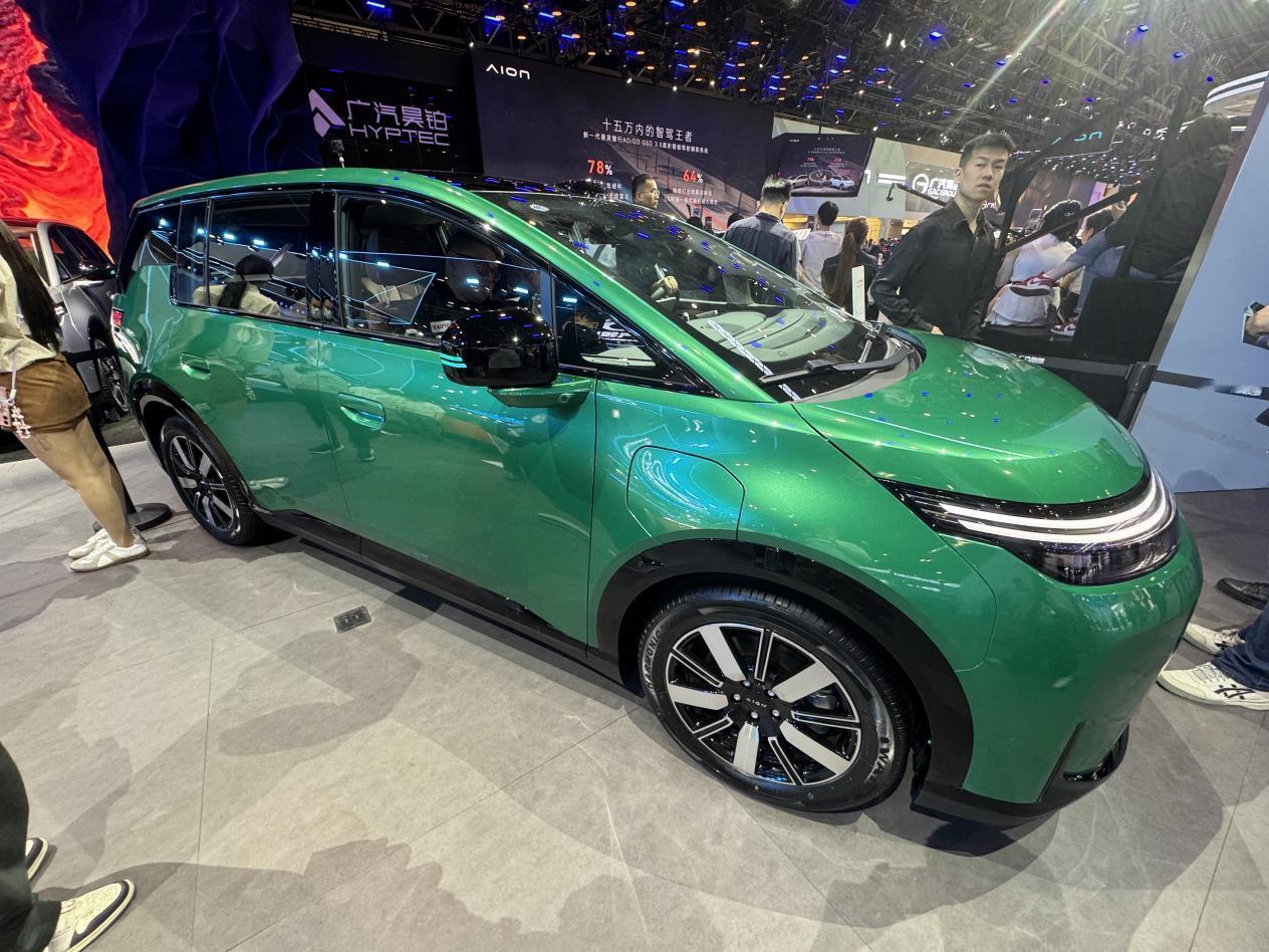 标配激光雷达的纯电SUV，已经把价格打到了10万级。4月28日，埃安N60在