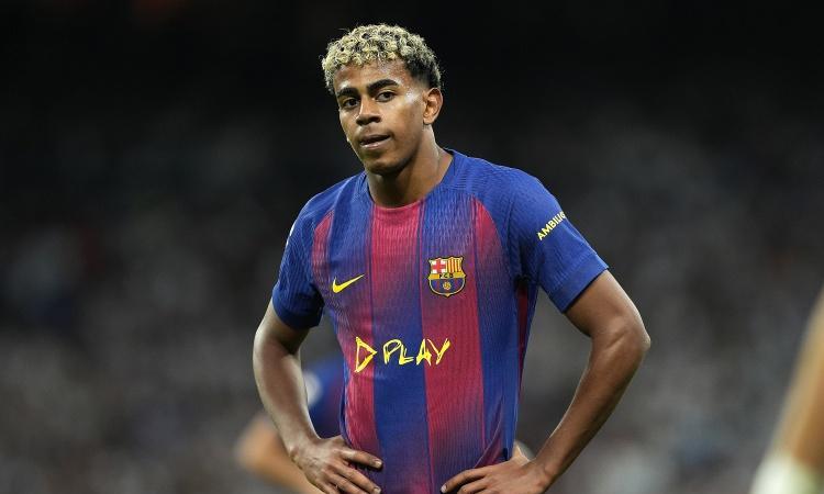 绯闻不断！亚马尔致敬巴萨前辈！巴萨将亚马尔视为下一个梅西在培养，结果亚马尔的表