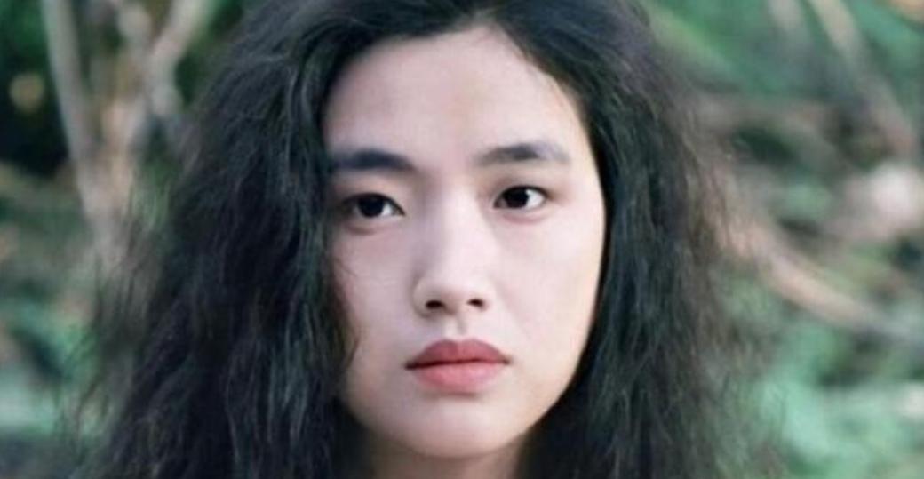2004年，刘德华费尽心机将吴倩莲请到自己的万人演唱会上，唱到动情处，刘德华单膝