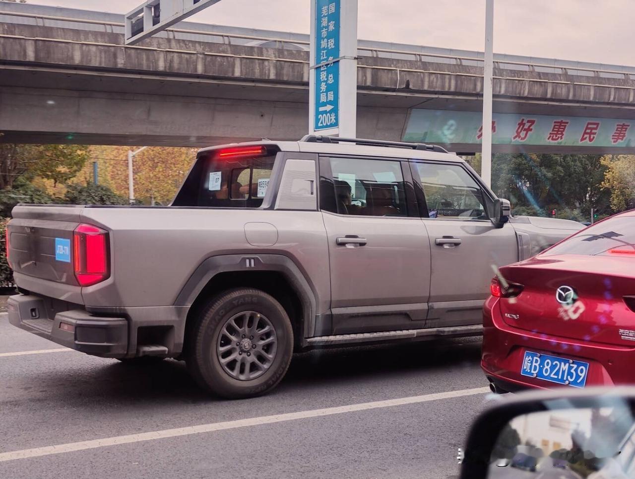 捷途纵横F700路试车曝光，所有伪装已尽数去除，看样子距离上市不远了。新车代号