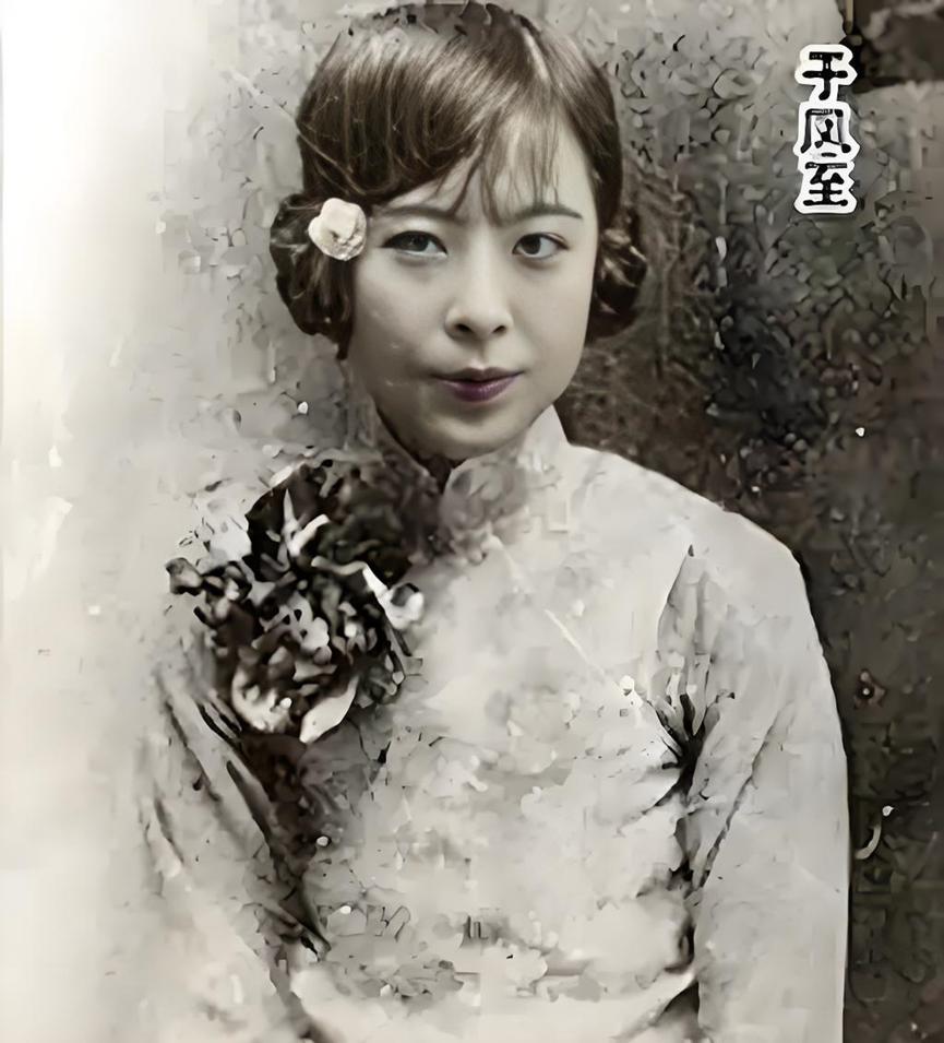 1954年6月，张学良曾经的下属，拿出两笔巨款交给于凤至，他说，一笔是替东北军购