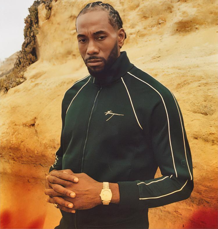 哈登：卡子哥，你伤病看来是彻底好啦？？？这都去拍摄写真啦？？？小卡：这阴阳合同