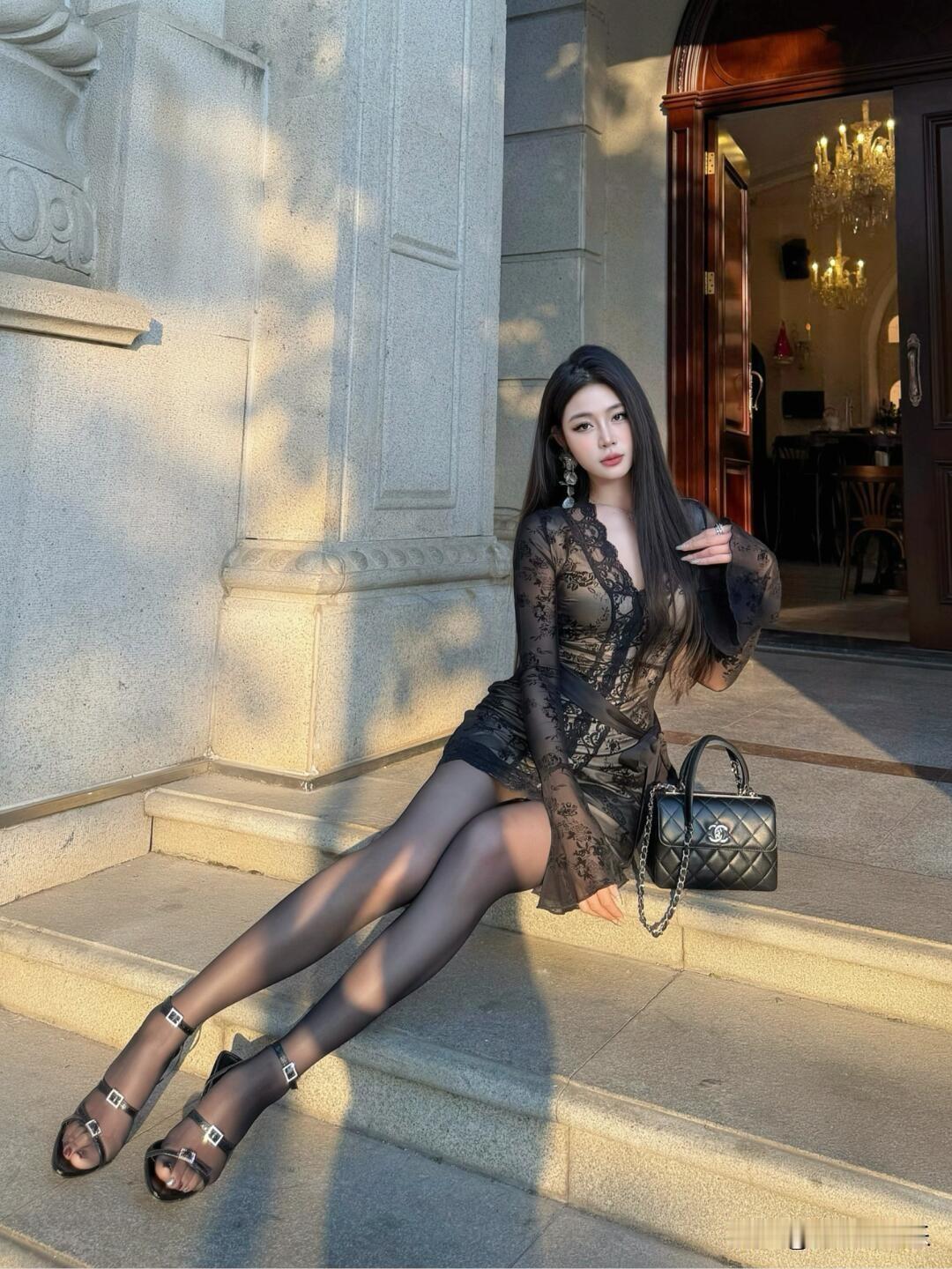 优雅黑裙，奢华气质，时尚穿搭穿搭女生怎么穿搭会看上去很优雅女生穿搭如何又飒又