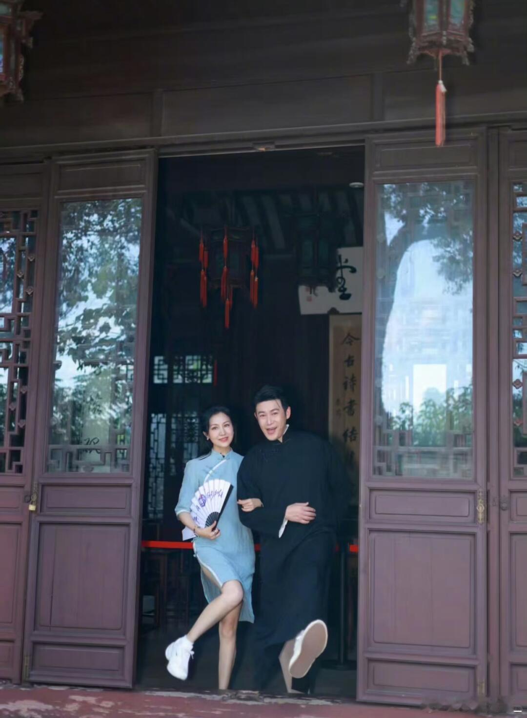 陆毅就是这样被鲍蕾钓成翘嘴陆毅鲍蕾的恩爱不是演的，他做饭她夸，哪怕她连方便面都不