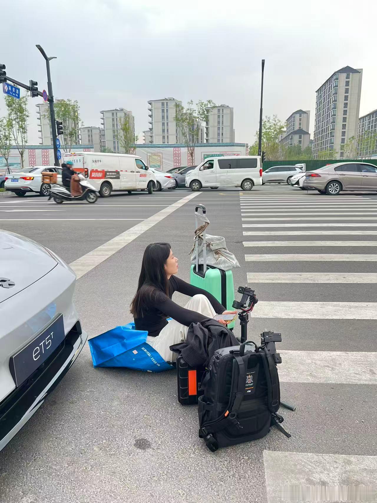 实在打不到车，准备步行回酒店了平等羡慕每一个扫到共享单车的老板北京车展走断腿