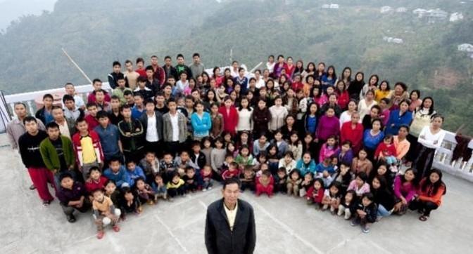 娶40多个老婆，生94个孩子，一家近200人主宰4000多平米的洋房中，甚至连自