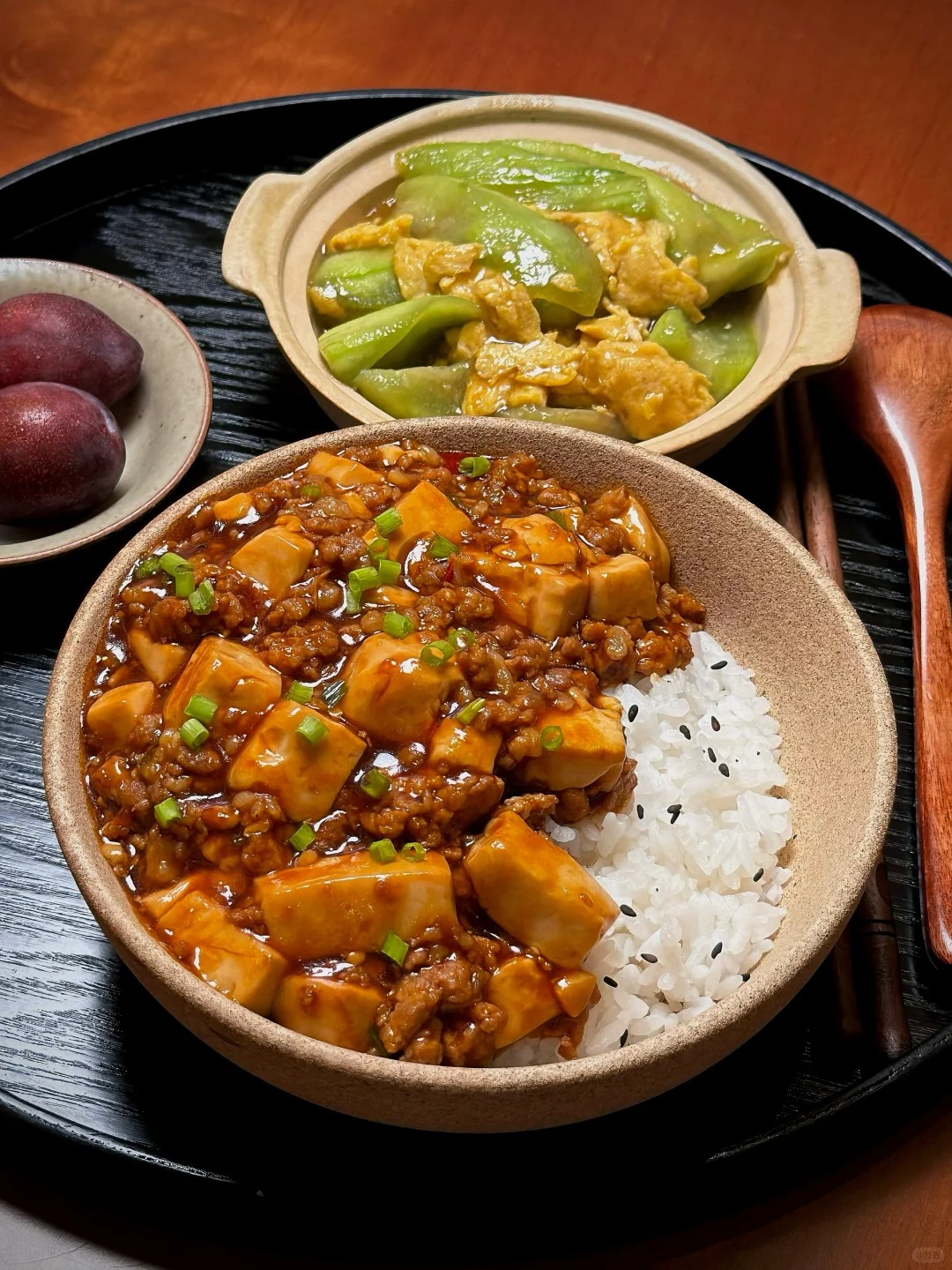 午晚餐：肉末豆腐盖饭+丝瓜炒蛋