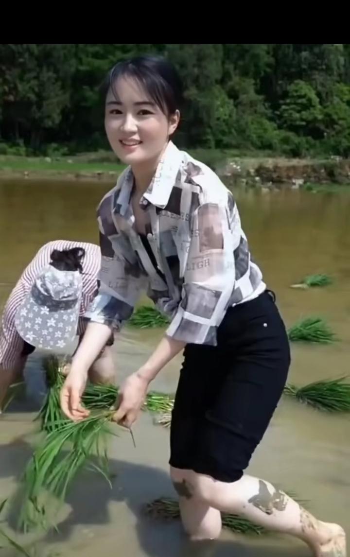 最近北京教育圈都炸了，大家都在传一个瓜，说曾经715分的北京高考理科状元，竟然回