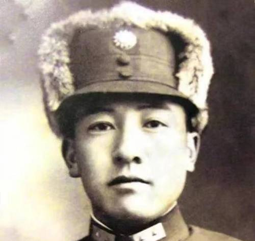 1939年，国军军长请彭德怀吃饭，吃饭时，军长妻子突然凑了过来，对彭德怀说：“彭