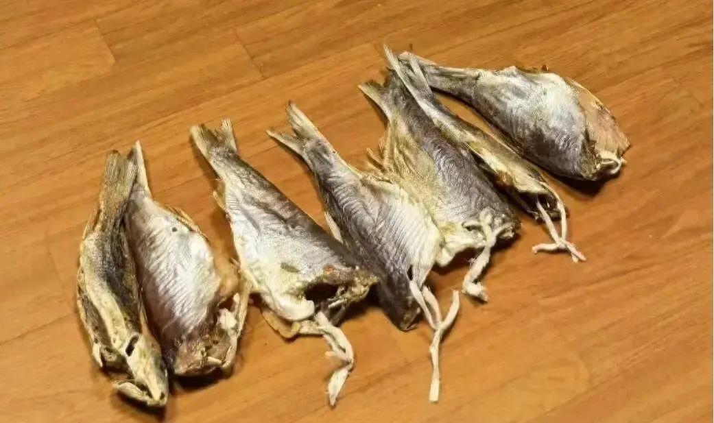 上海松江车墩这边的三个村子，1月14日早上村民们傻眼了：自家门口辛辛苦苦晾晒的腊