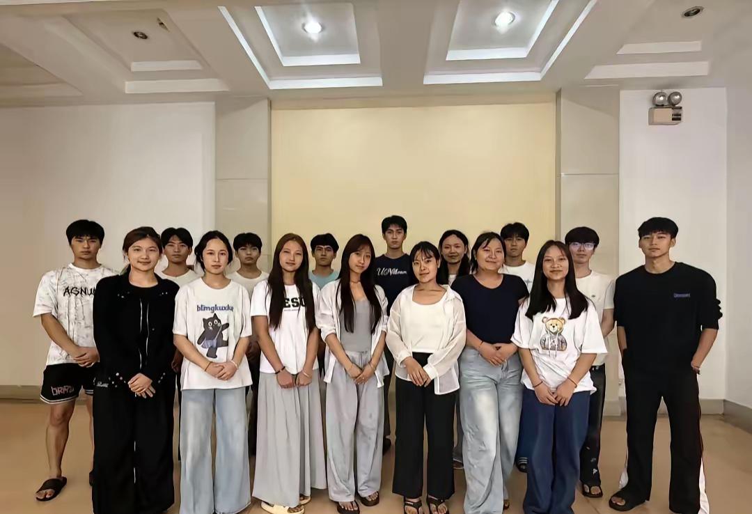 缅北果敢56名公费师范生毕业等待分配！56个果敢娃娃，在云南的院校念完三年师