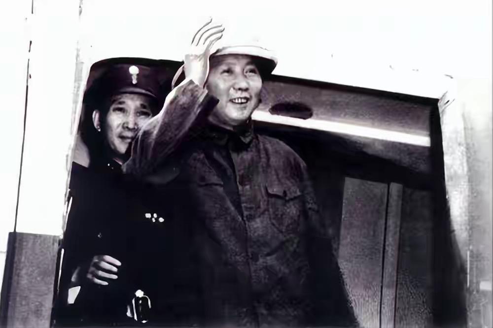 如何评价重庆谈判？蒋：第一要务是收编中共军队进入国军，其二按孙中山军-训-宪