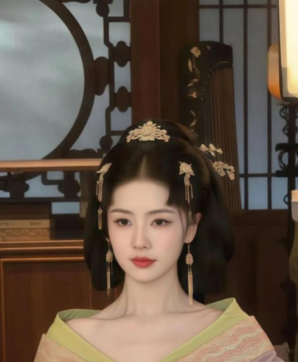 都说白鹿是普女，但是她适合各种妆容。反而一些自称是美女的人妆照千年不变，你说奇怪