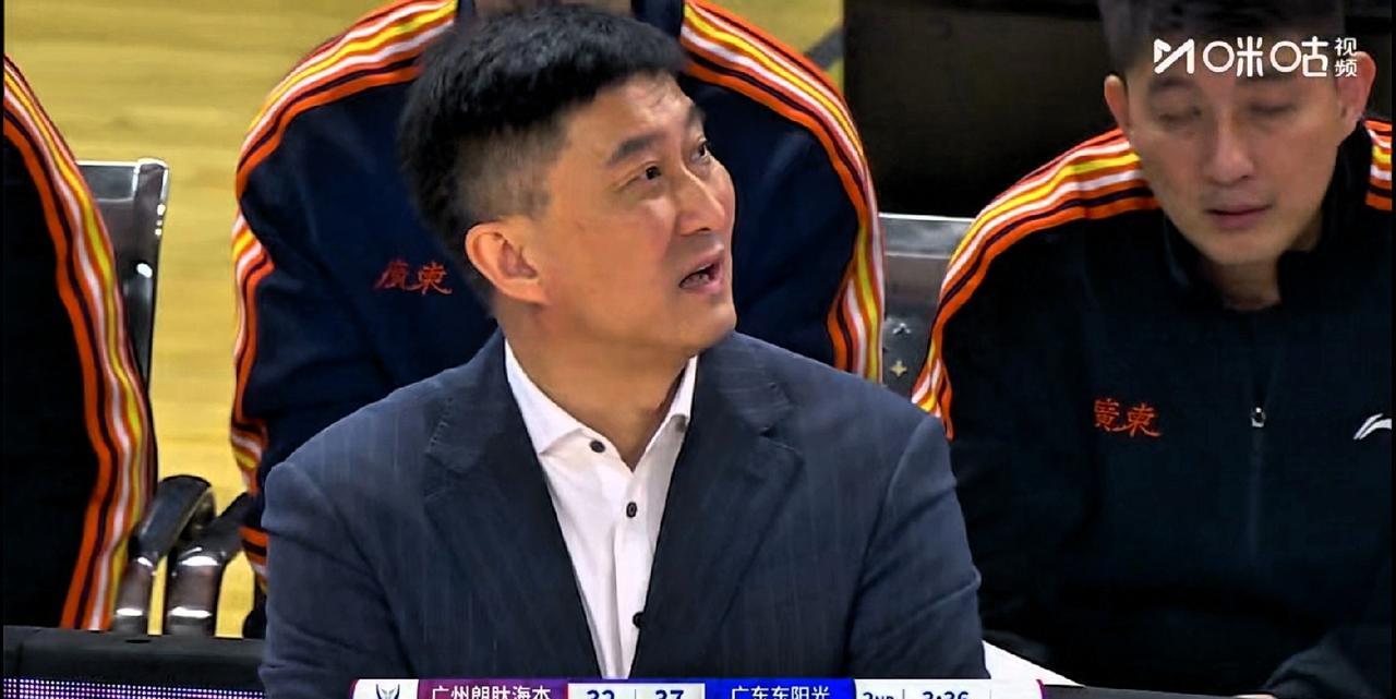 杜锋“喜新厌旧”，陈家政取代张文逸出场，给徐杰打替补，而王洪泽直接安排首发，张皓