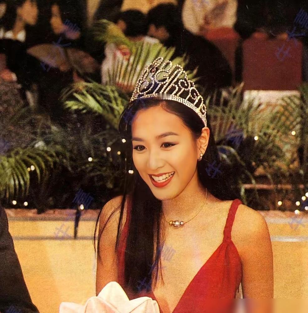 钟丽缇女儿张敏钧，手里明明攥着“星二代”这张王牌，可谁能想到，她压根就没想上牌桌