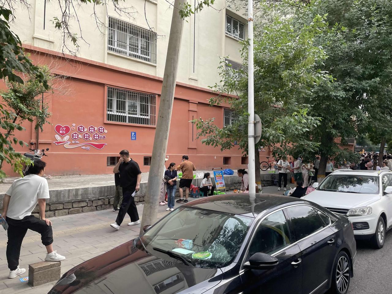 成都地铁可以取消爱心专座了。很显然爱心专座只能在普遍道德水平达到一定程度的地方发