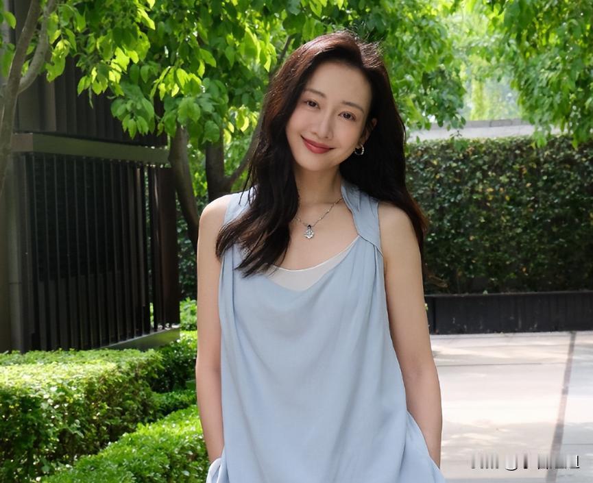 王鸥这次官宣生子，其实挺让人意外的，不是因为她当了妈，而是她处理这件事的清醒