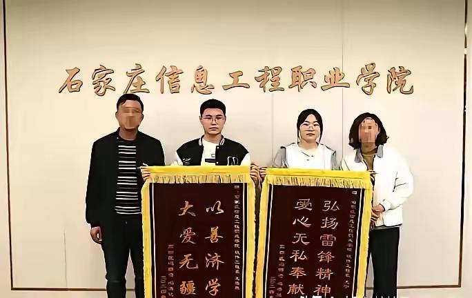 这是真实暖心的河北大学生救网约车司机的故事，核心在于司机强撑赶人，学生敏锐察觉，