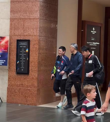 国乒总教练秦志戬也来到了新加坡大满贯的训练场地！2月21日，秦志戬总教练和邱