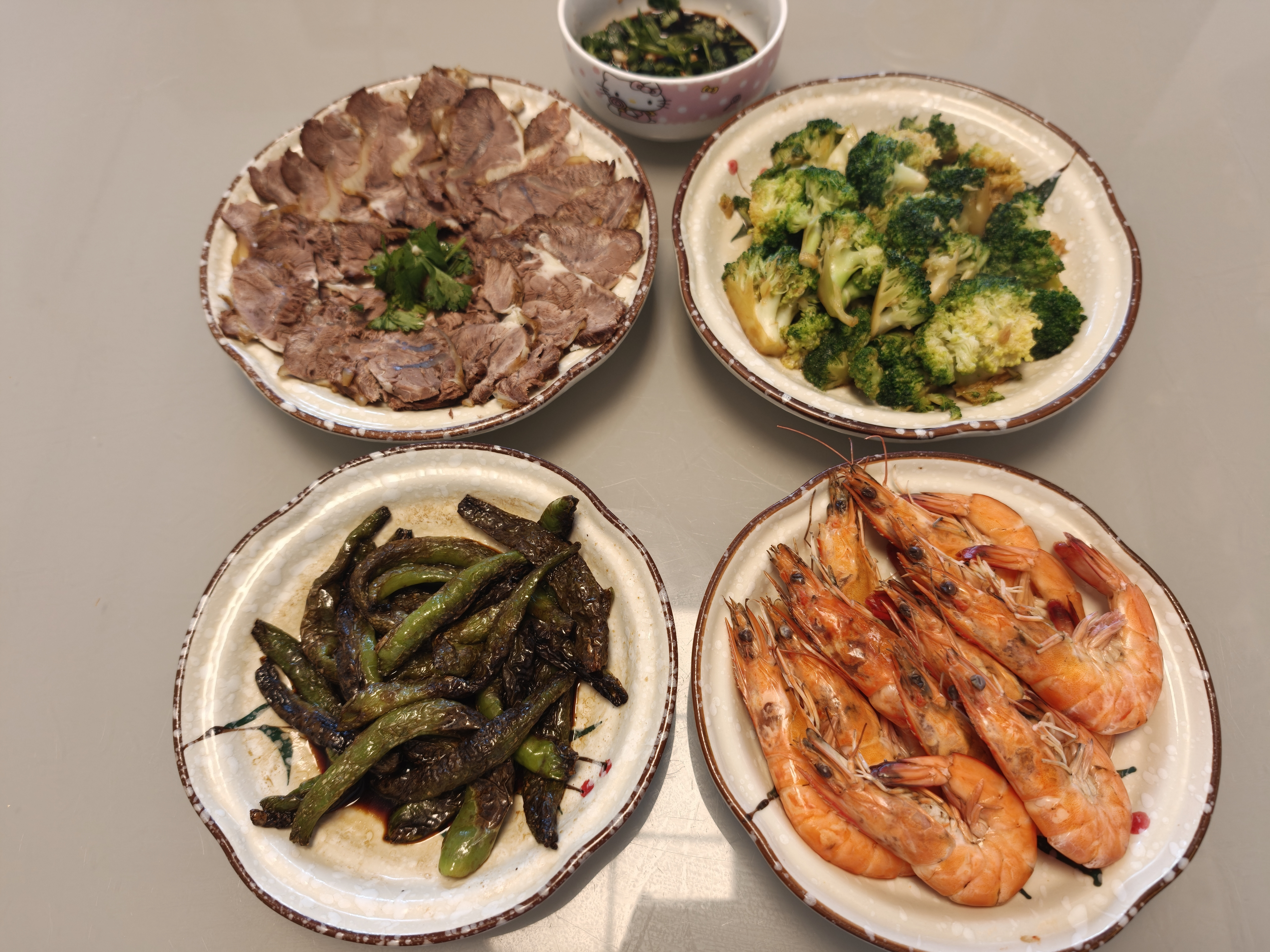 牛腱子盐焗虾耗油西蓝花酱辣椒每日一餐分享