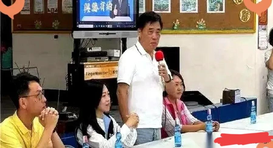 他急了，桌子都快掀了，放话有郑丽文就没他。郑丽文怒呛这本是一个稳拿的局面，