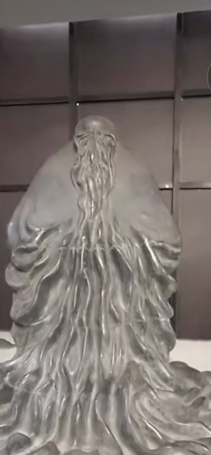 何其荒谬，老子雕塑连脸都没有居然是获奖作品.欲亡其国先亡其史，文化根基上毁坏……