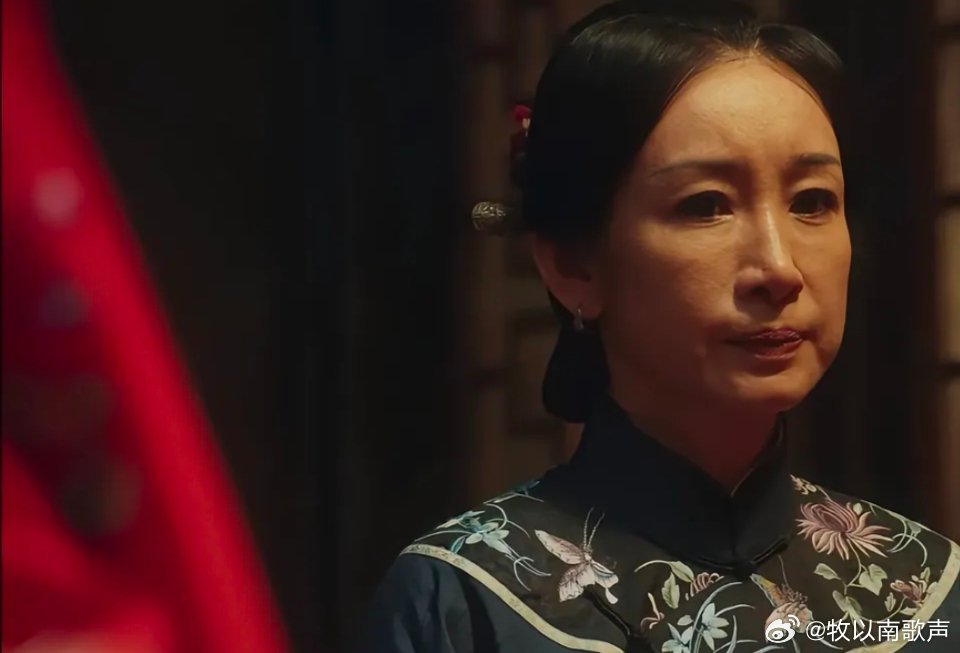 在《生万物》构建的那个时代里，费左氏的故事令人唏嘘。在宁绣绣前任和亲妹妹成亲的那