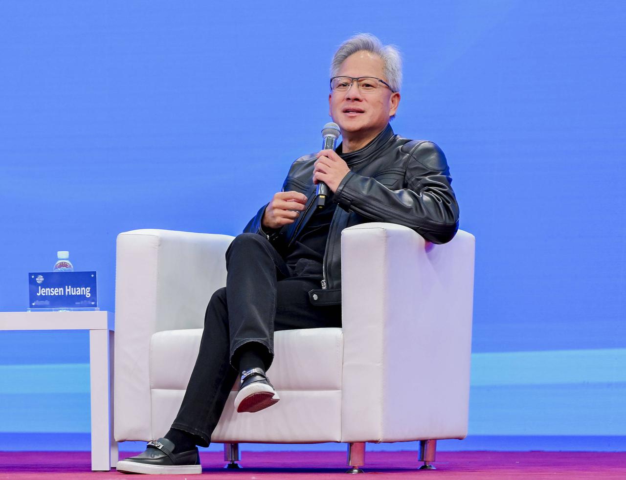 英伟达ceo黄仁勋对德国技术领域发展表态10月17日黄仁勋接受采访时谈到德国