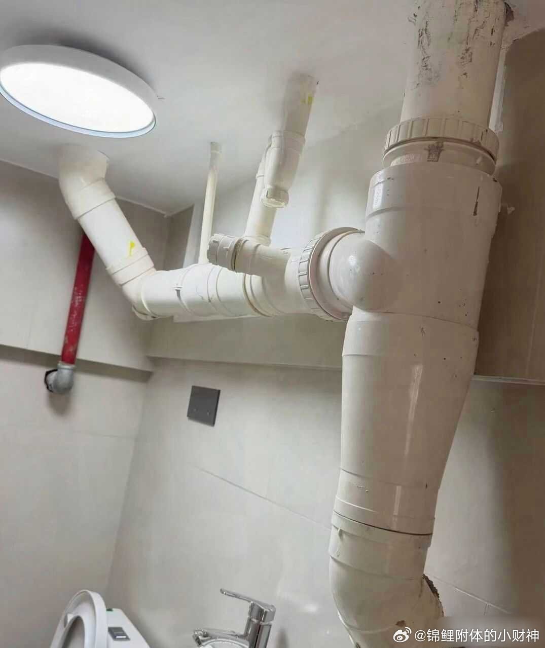 谁能告诉我，这个丑东西怎么遮？真是服了老一辈的审美，出差一周，家里装修叫爸妈来看