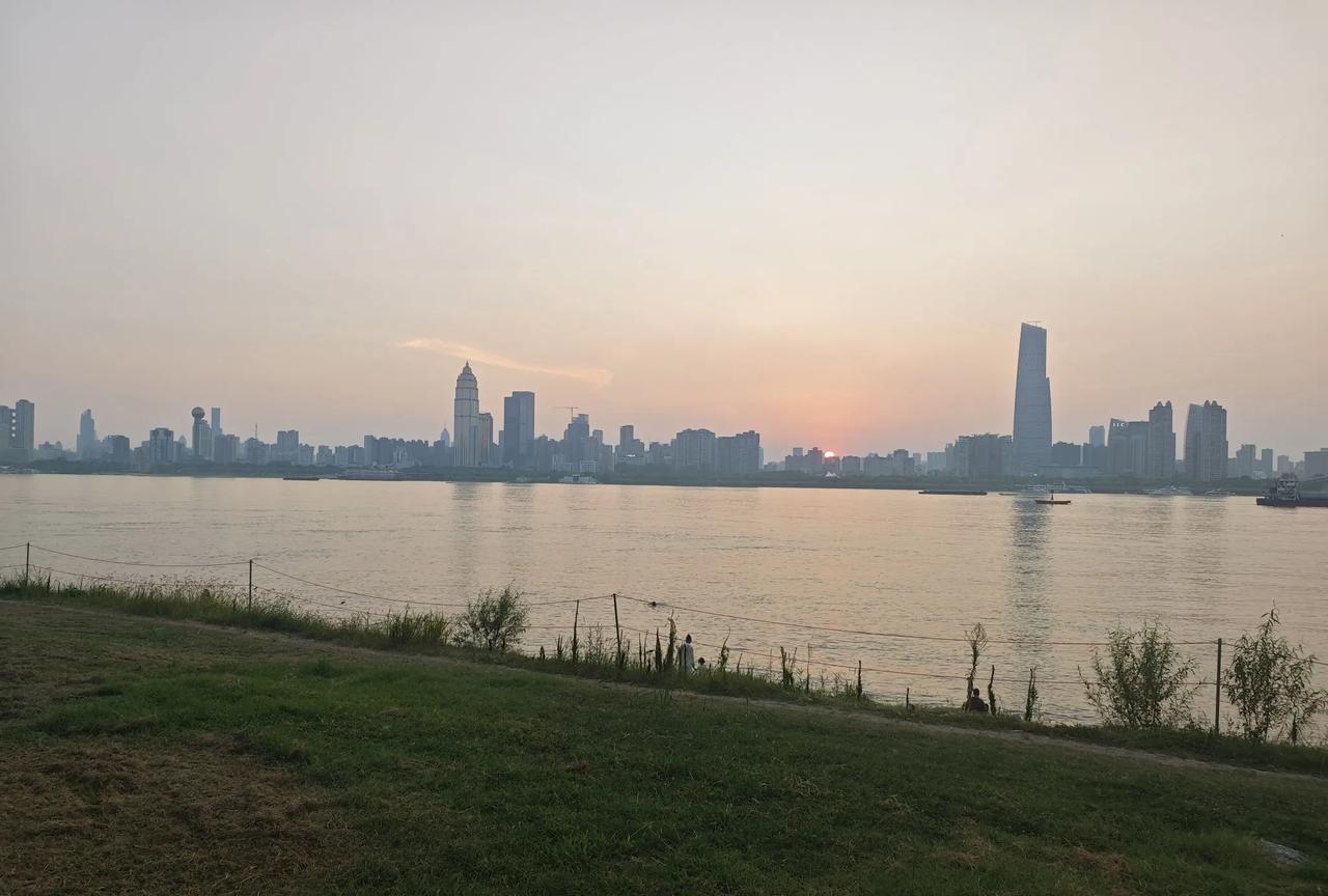 在野球场上，还真有那种无敌存在，风格像极了科比。之前网上有个新闻，街头野球场上出