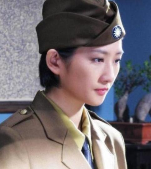 1938年，41岁戴笠借口加班，把秘书余淑衡，带到了卧房，戴笠递给她一杯咖啡：“