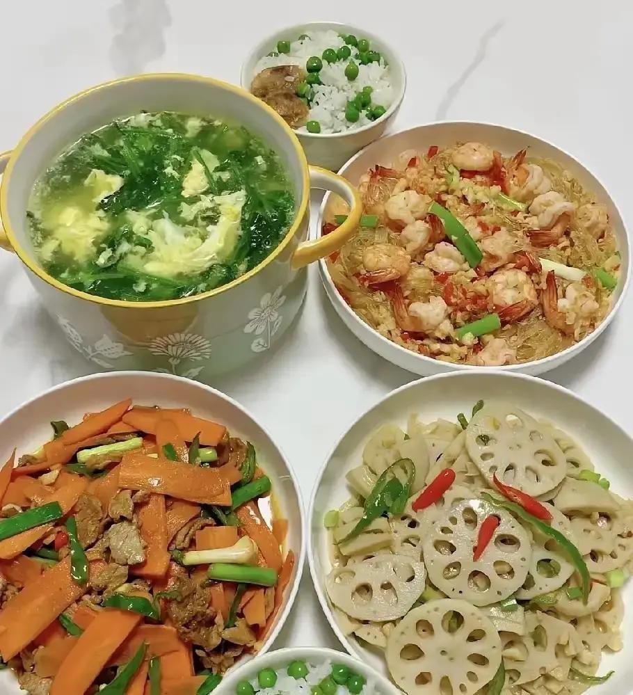 姐姐想拿拆迁的120万给弟弟买房，老公一句不借就要离婚。网上传得沸沸扬扬，说女