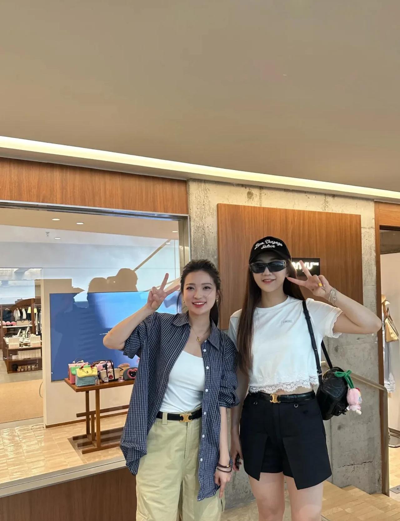 这家青岛女装店的老板娘和梦姐的关系真铁，相信梦姐的助销一定能让她的小店蓬荜生辉!