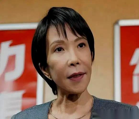 大半夜刷到一个离谱大瓜，瞬间给我整清醒了。一边对着镜头声嘶力竭高喊“力挺乌克兰