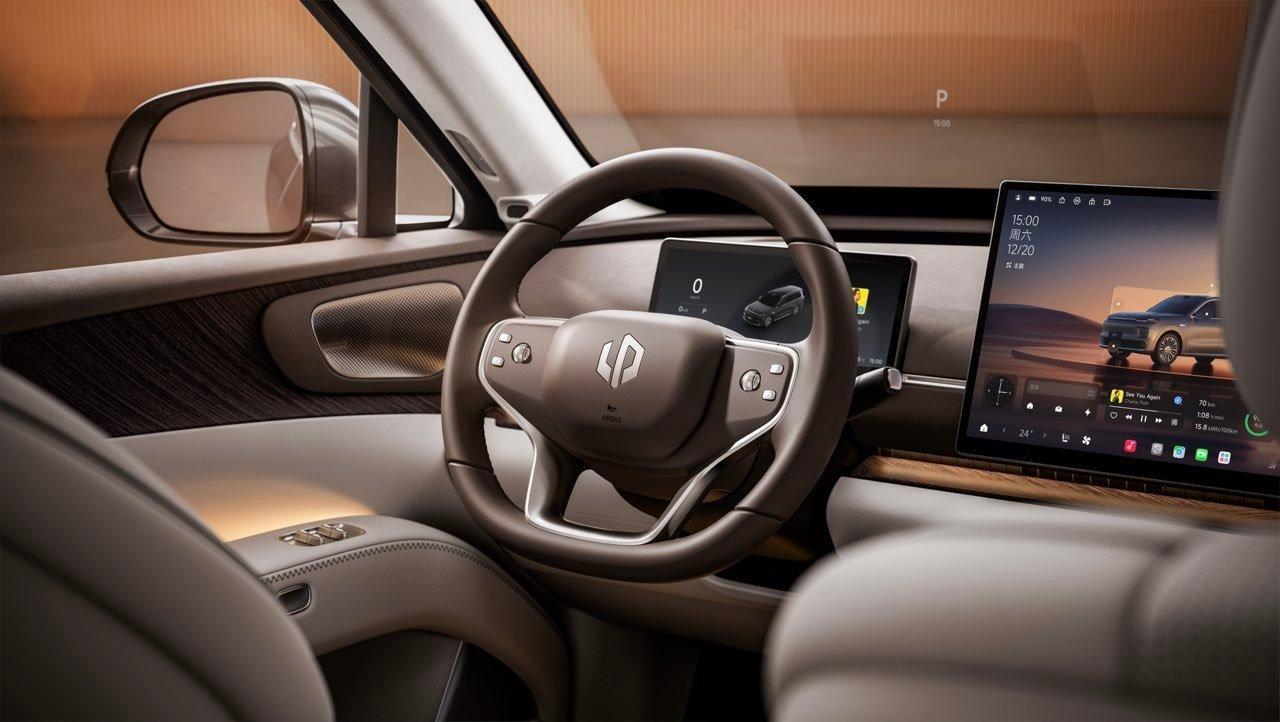 零跑D19的内饰官方图也出来了，请各位在观看的时候，结合30万左右的价位，以及它