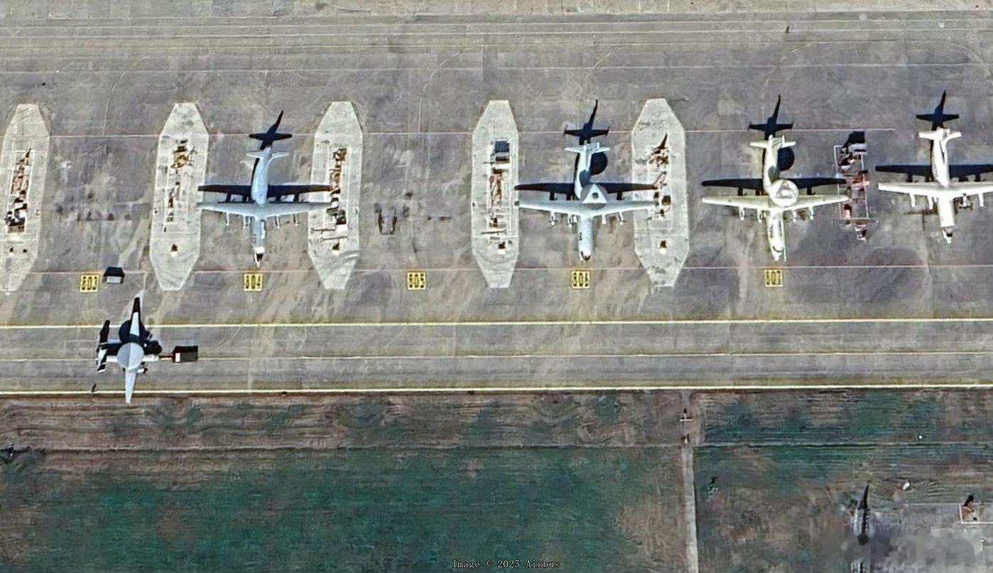 预警机层面，老美落后我们两代，俄罗斯更别说了，尾灯都看不见，其他国家那就属于连饭